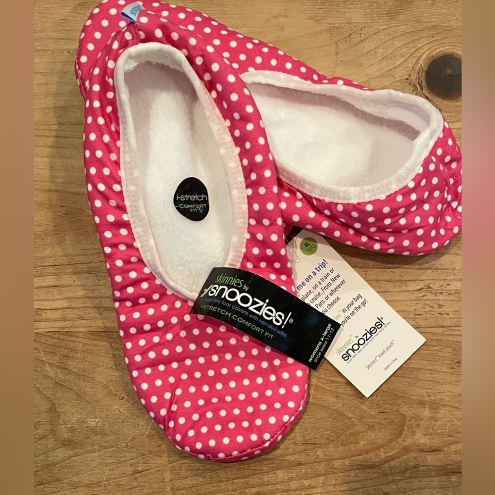 NWT Snoozies Skinnies Pink Polka Dot Slippers  Travel, packable, Gift XL 11/12
